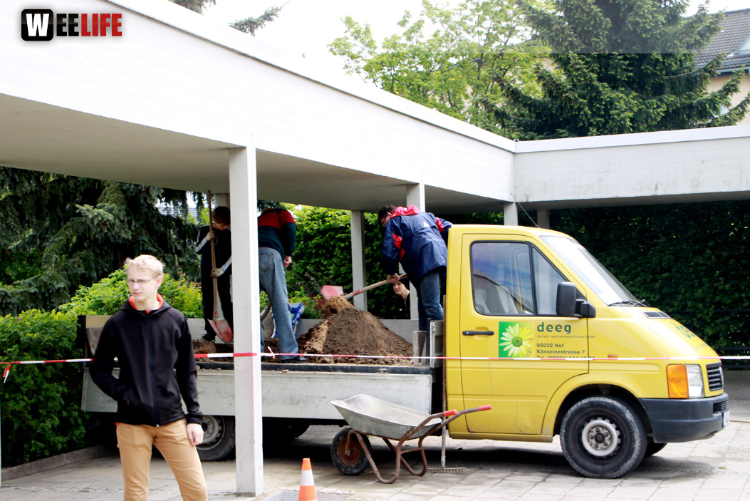 Pflanzaktion Grillen und Theater Gesang