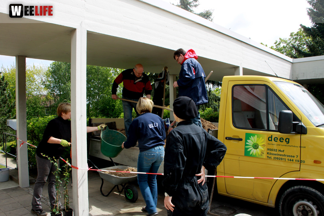 Pflanzaktion Grillen und Theater Gesang