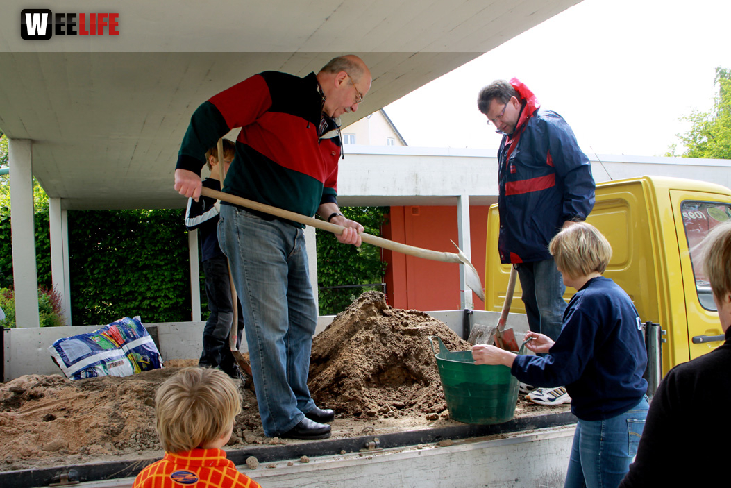 Pflanzaktion Grillen und Theater Gesang