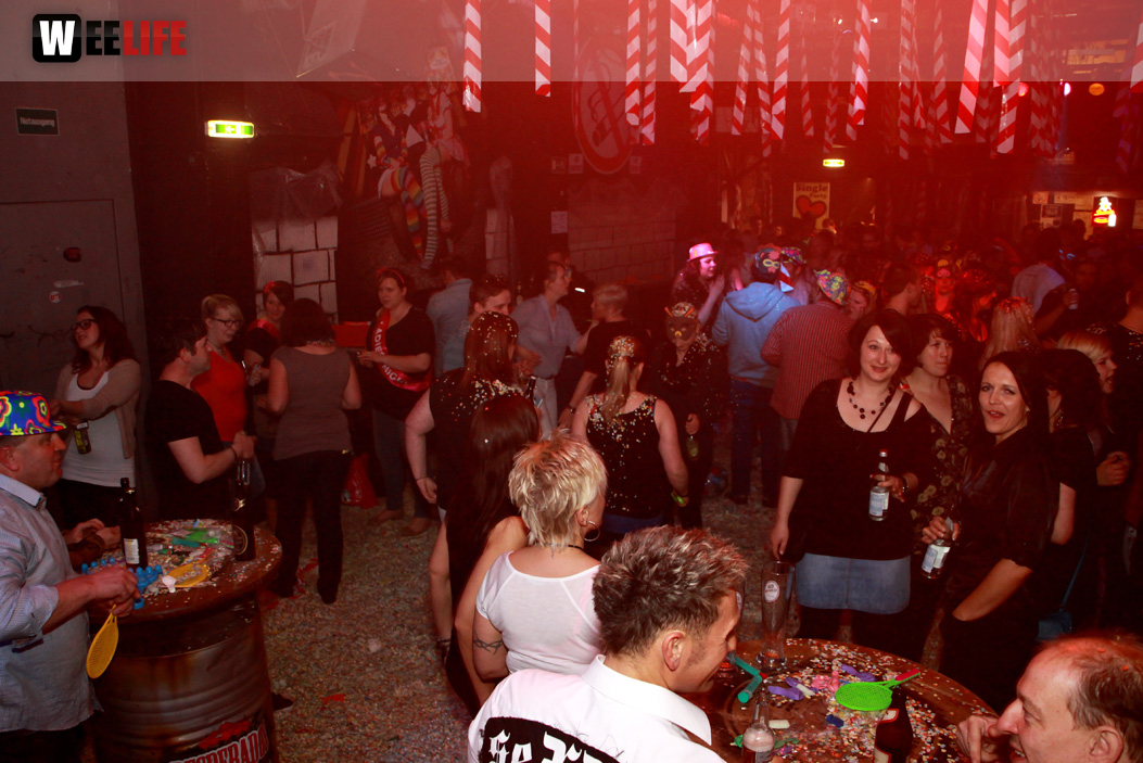 PARTY HALLIGALLI
