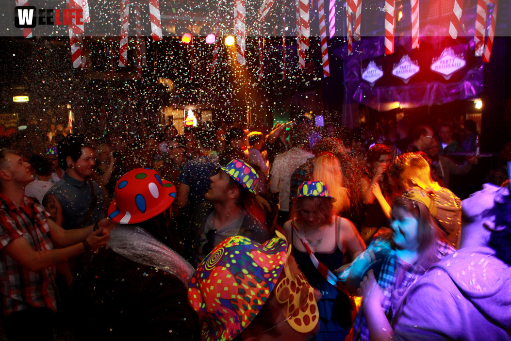 PARTY HALLIGALLI