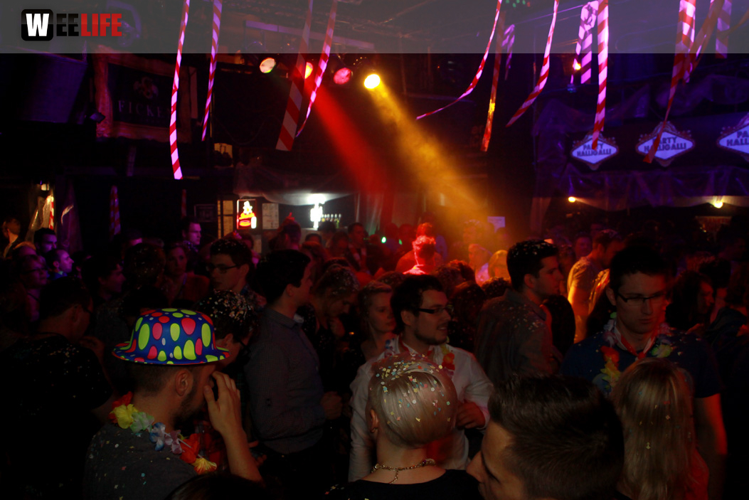 PARTY HALLIGALLI