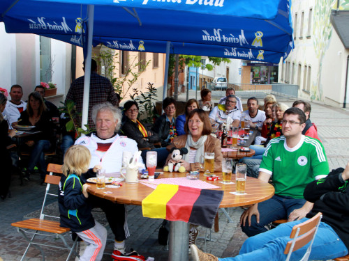 Public Viewings Fussball WM Deutschland USA 26.6.2014 Kneipen – Foto 13