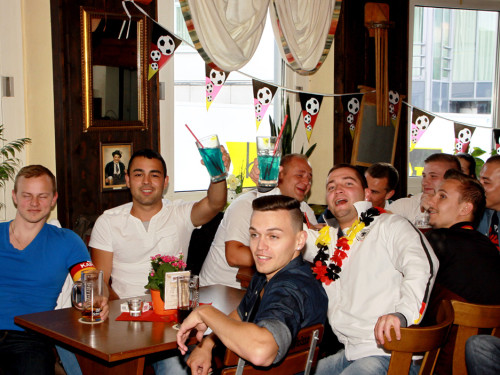 Public Viewings Fussball WM Deutschland USA 26.6.2014 Kneipen – Foto 48