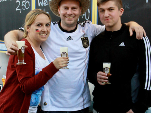 Public Viewings Fussball WM Deutschland USA 26.6.2014 Kneipen – Foto 53