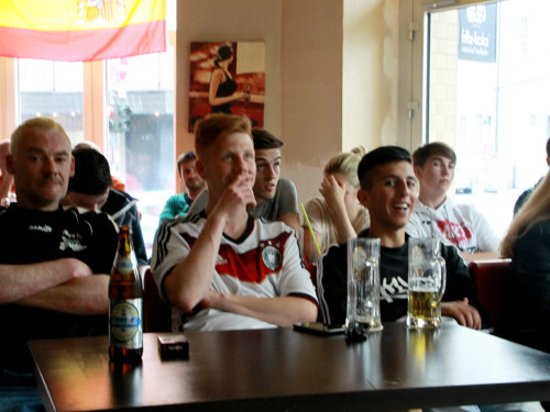 Public Viewings Fussball WM Deutschland USA 26.6.2014 Kneipen – Foto 59