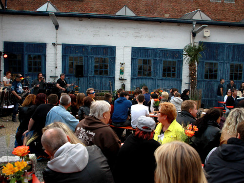 InnenhofKonzerte 2014 mit Exil & Silverslide bei Kfz Werkstatt Von-der-Tann-Straße  – Foto 8