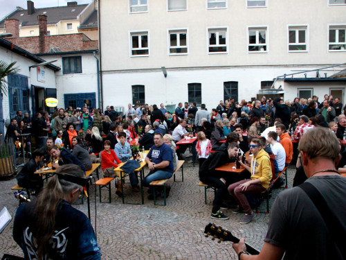 InnenhofKonzerte 2014 mit Exil & Silverslide bei Kfz Werkstatt Von-der-Tann-Straße  – Foto 21