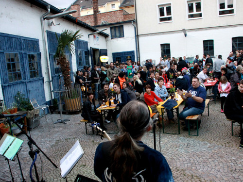 InnenhofKonzerte 2014 mit Exil & Silverslide bei Kfz Werkstatt Von-der-Tann-Straße  – Foto 22