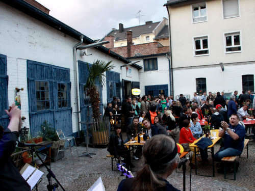 InnenhofKonzerte 2014 mit Exil & Silverslide bei Kfz Werkstatt Von-der-Tann-Straße  – Foto 25