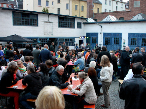 InnenhofKonzerte 2014 mit Exil & Silverslide bei Kfz Werkstatt Von-der-Tann-Straße  – Foto 37