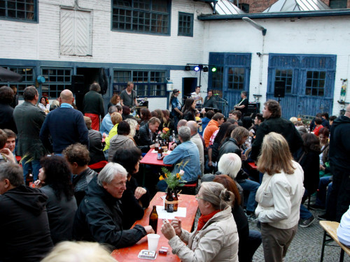 InnenhofKonzerte 2014 mit Exil & Silverslide bei Kfz Werkstatt Von-der-Tann-Straße  – Foto 38