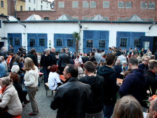 InnenhofKonzerte 2014 mit Exil & Silverslide bei Kfz Werkstatt Von-der-Tann-Straße  – Foto 42
