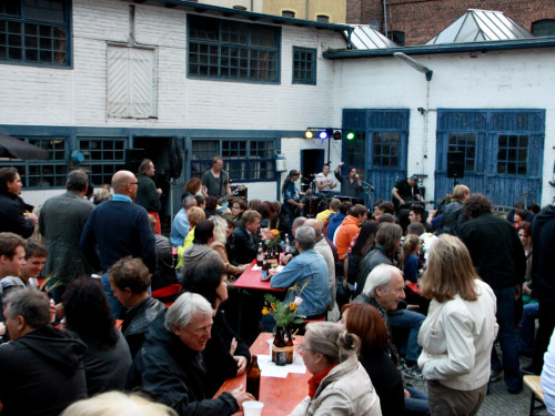 InnenhofKonzerte 2014 mit Exil & Silverslide bei Kfz Werkstatt Von-der-Tann-Straße  – Foto 44