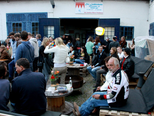 InnenhofKonzerte 2014 mit Exil & Silverslide bei Kfz Werkstatt Von-der-Tann-Straße  – Foto 49