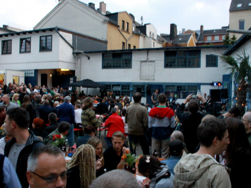 InnenhofKonzerte 2014 mit Exil & Silverslide bei Kfz Werkstatt Von-der-Tann-Straße  – Foto 54