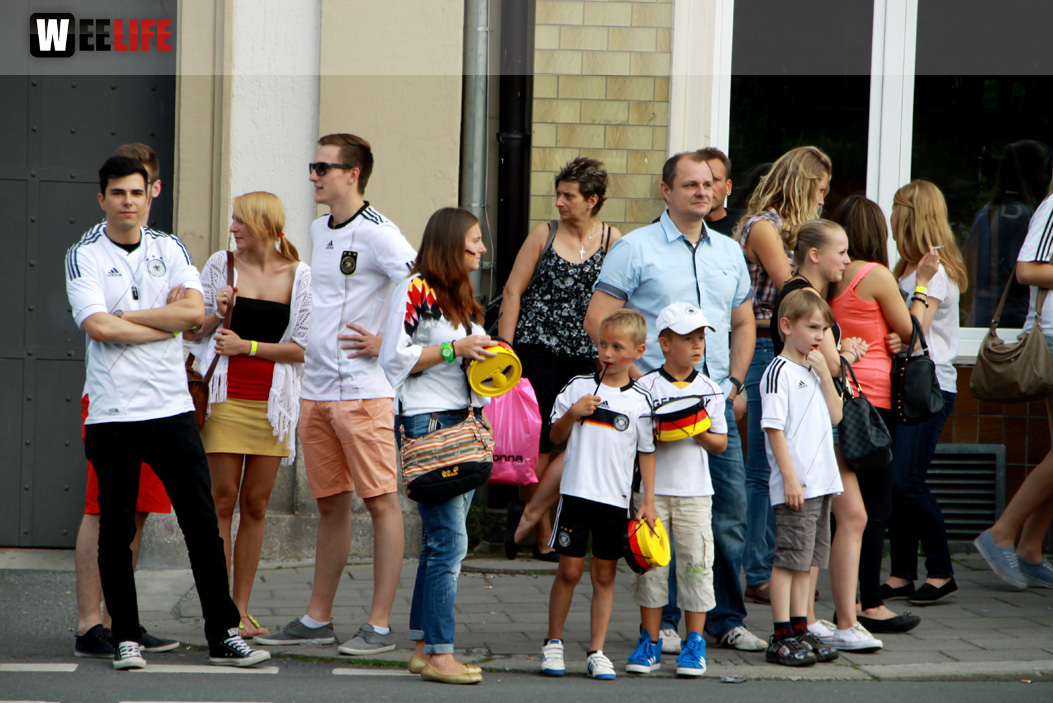 Public Viewings Fussball WM Viertelfinale Deutschland Frankreich 4.7.2014 Autokorso