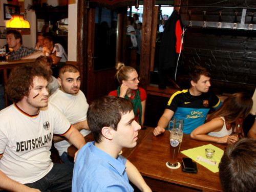 Public Viewings WM Finale Deutschland Argentinien Kneipen – Foto 11