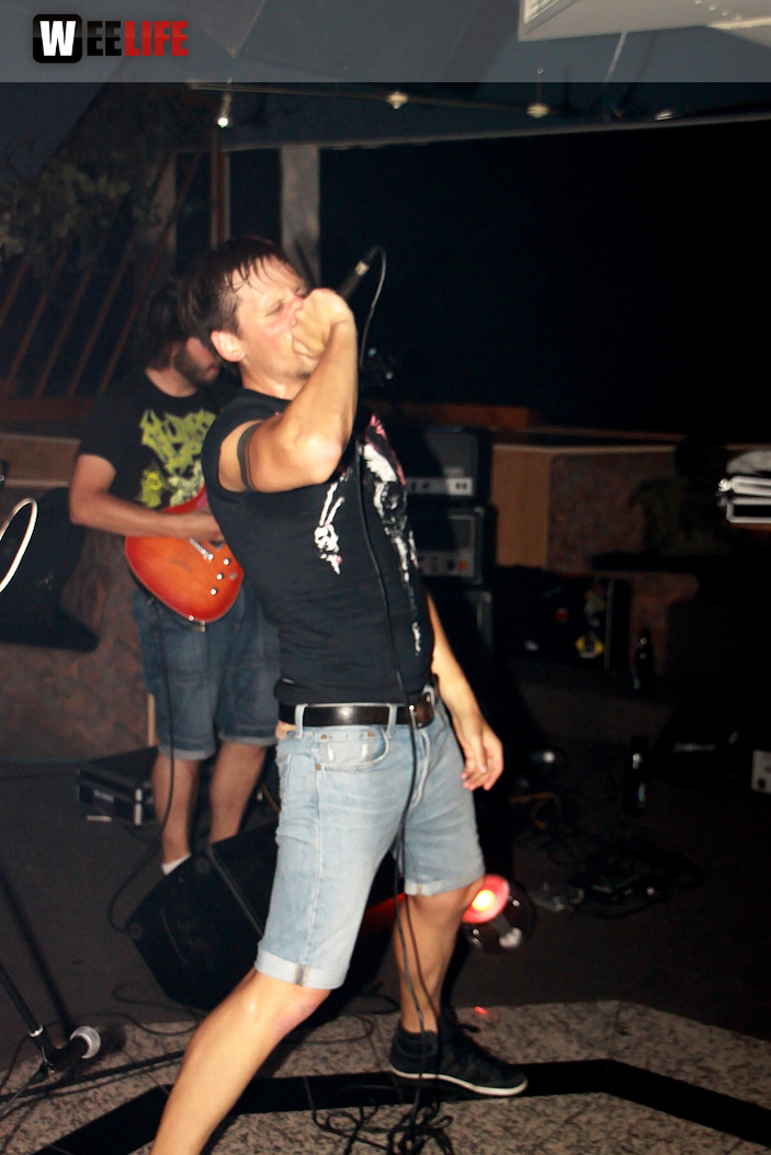 Second Rage LIVE: Emma StonedDeadbeat Hero