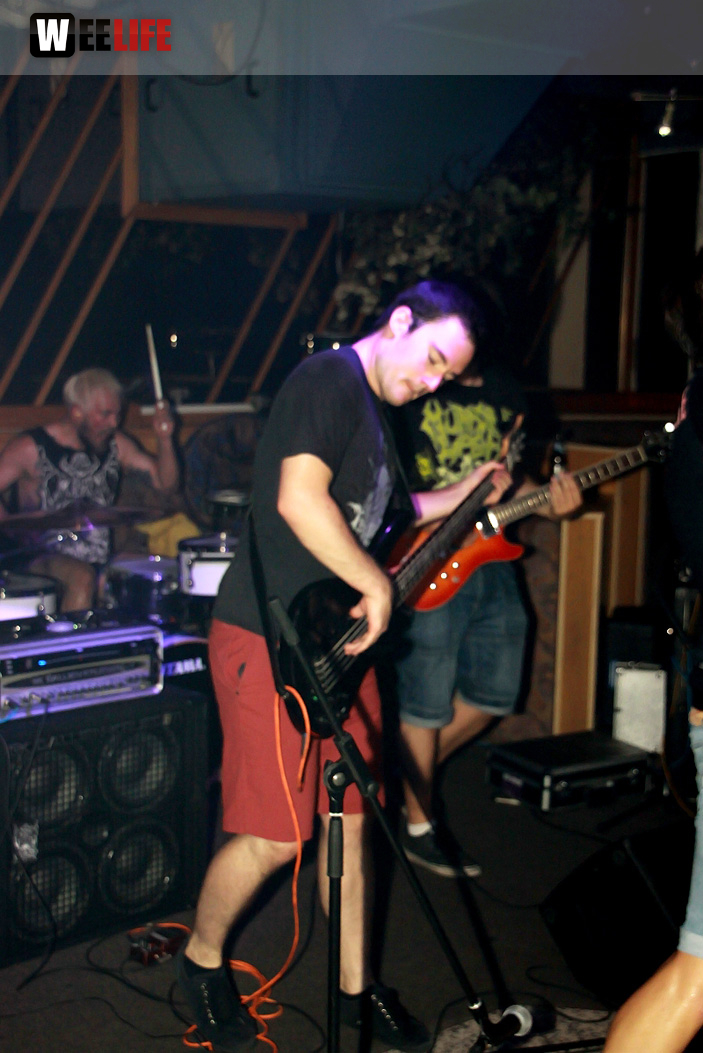 Second Rage LIVE: Emma StonedDeadbeat Hero