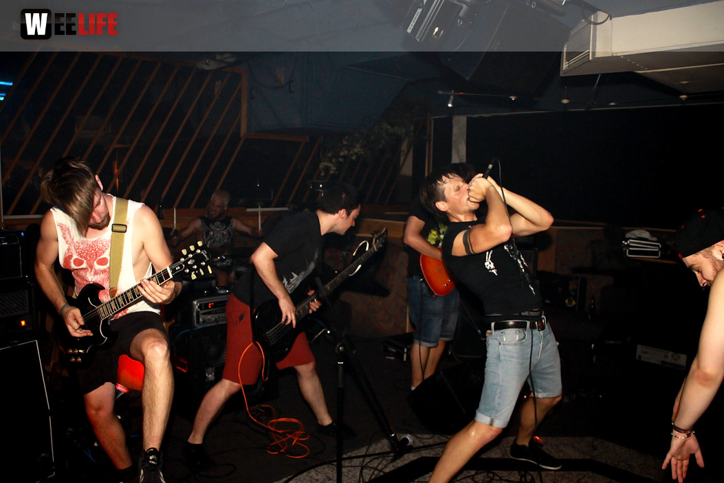 Second Rage LIVE: Emma StonedDeadbeat Hero