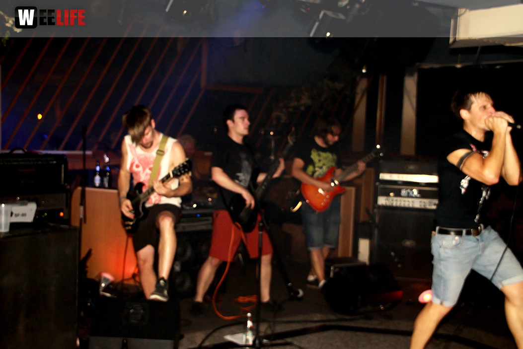 Second Rage LIVE: Emma StonedDeadbeat Hero