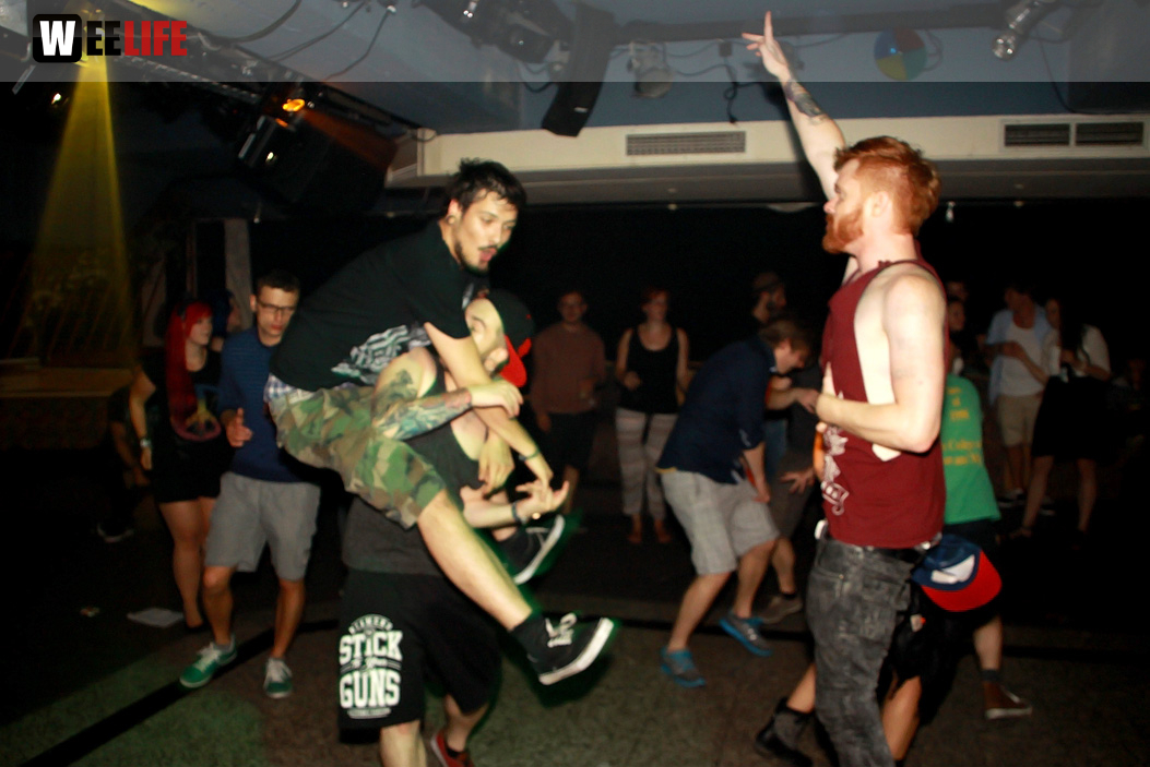 Second Rage LIVE: Emma StonedDeadbeat Hero