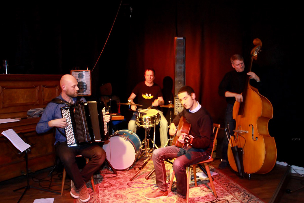 Fotos dieser Veranstaltung: Konzert Gypsy Swing Session mit Harald Oeler