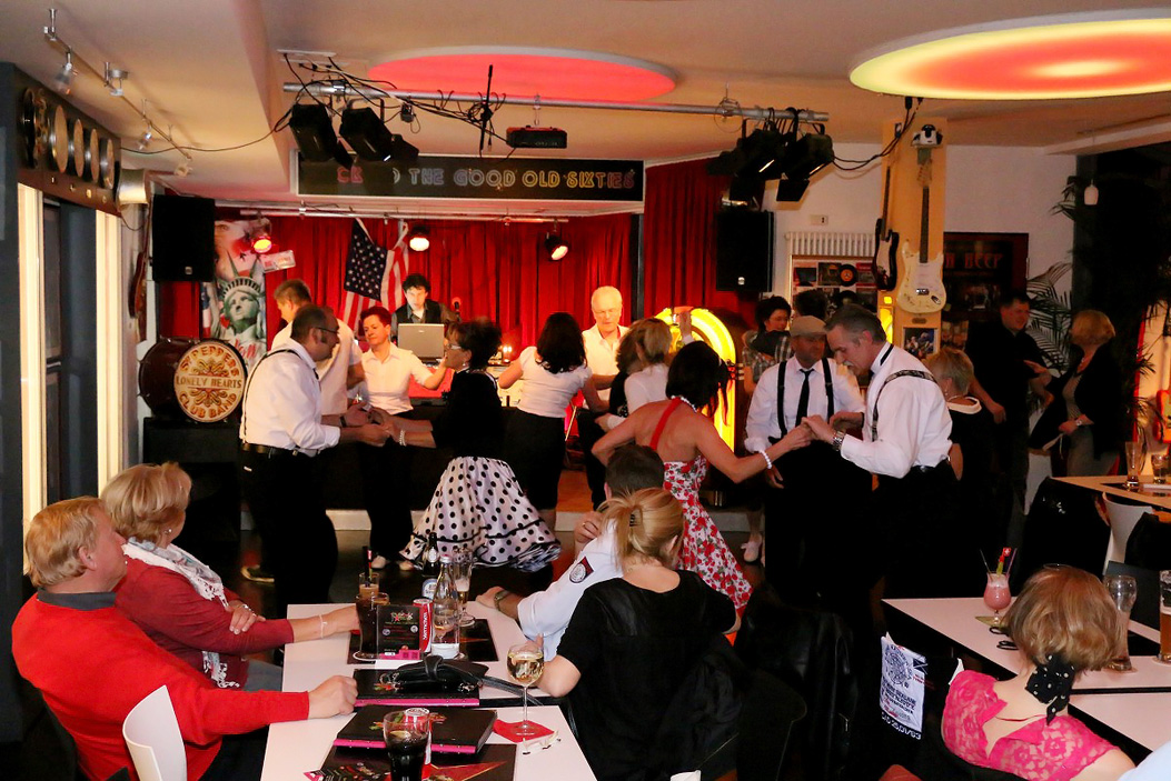 Fotos dieser Veranstaltung: Tanzparty mit DJ und 50er Outfitpremierung