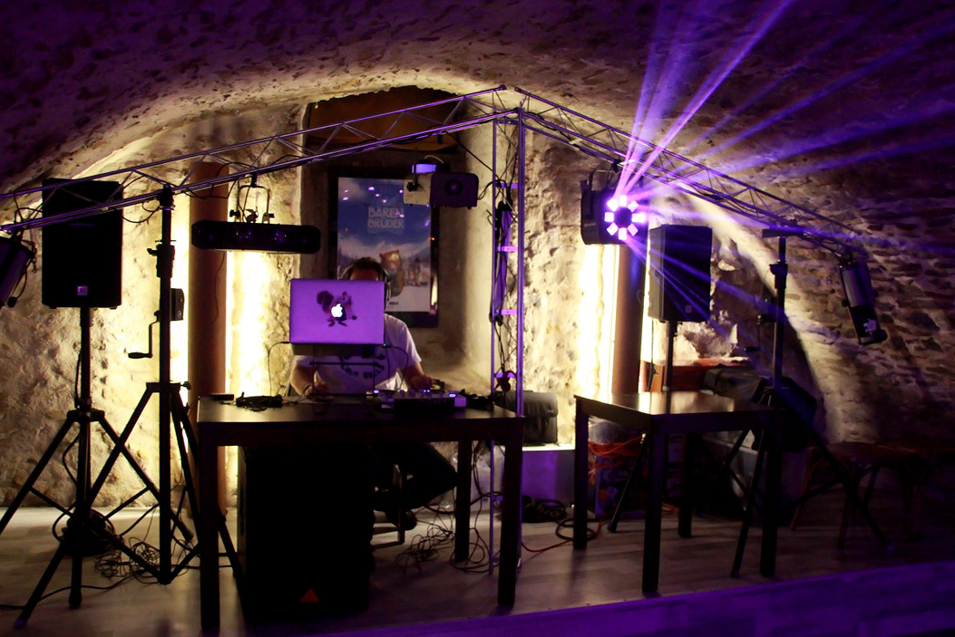 Meinel Weißbierparty Schwarz-Weiß mit DJ Chris Mü