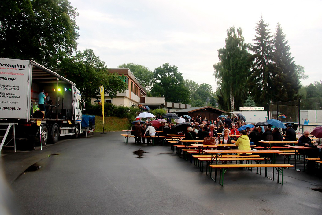 Fotos dieser Veranstaltung: InnenHofKonzert Route No.9 Eisteich Bite the Beagle Angerschule 11.6.2015