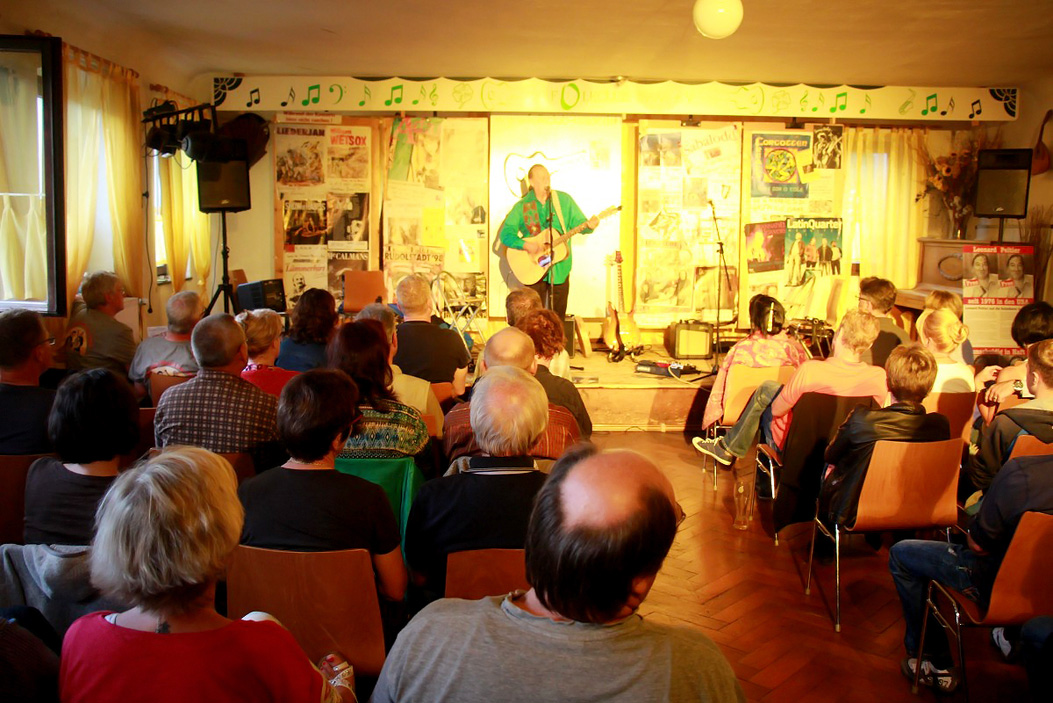 Konzert Mitch Walking Elk Wade Fernandez