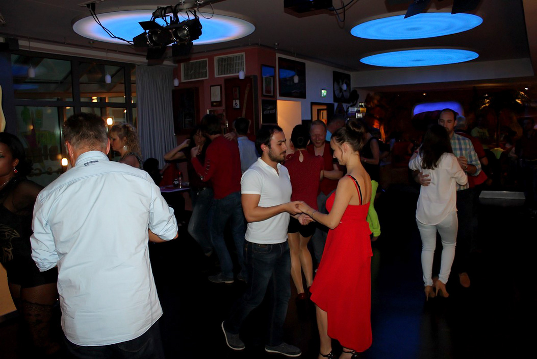 8.LATIN NIGHT Salsa Party