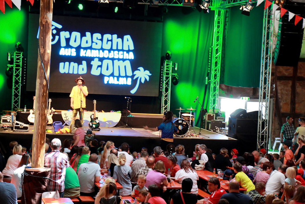 Fotos dieser Veranstaltung: 103. Hofer Volksfest 2.Tag Nachmittag mit Rodscha aus Kambodscha