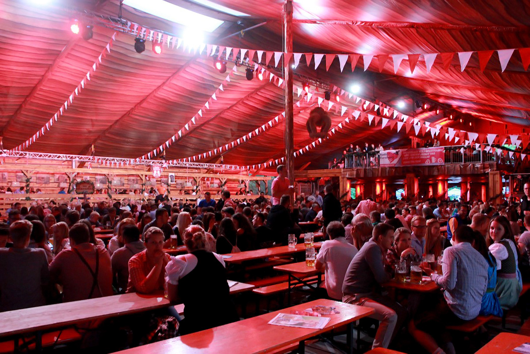 Fotos dieser Veranstaltung: 103. Hofer Volksfest mit Suprise