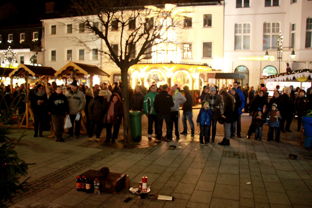 Fotos dieser Veranstaltung: Hofer Weihnachtswelt mit Feuerspucker Chariash
