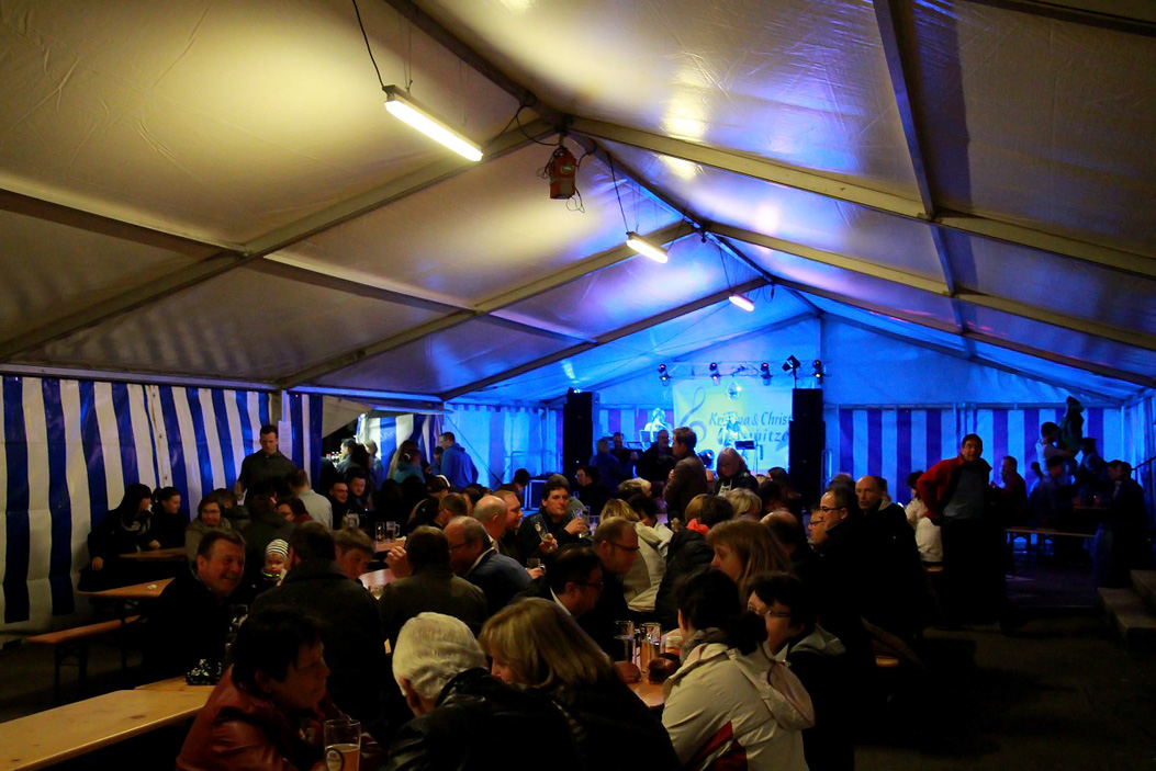 Fotos dieser Veranstaltung: Maibaumfest Wölbattendorfmit mit Kristina & Christian Kemnitzer