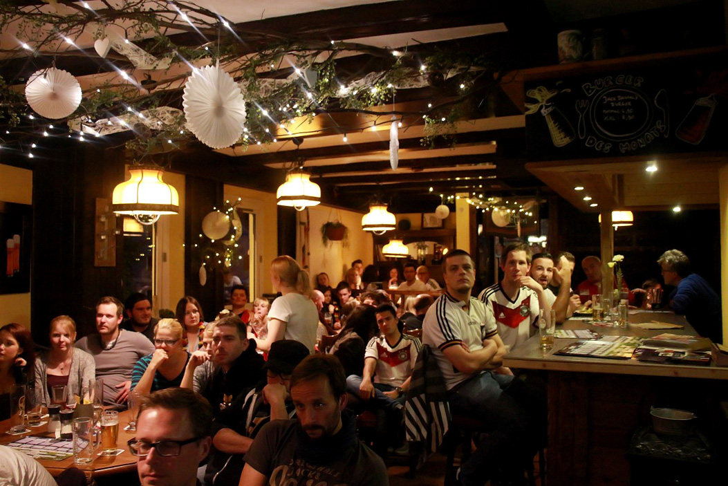 Fotos dieser Veranstaltung: Deutschland - Polen Kneipen KKH,Biersalon Trompeter, Buttler\'s, Roxy, Restaurant Treffpunkt, Parkcafe Bistro am Public Viewings Fussball EM