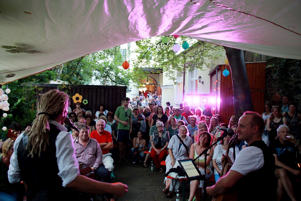 Fotos dieser Veranstaltung: InnenHofKonzert PLAY AGAIN SAM