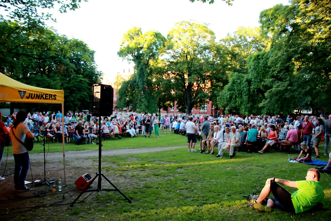 InnenHofKonzert SUZAN BAKER & DENNIS LÜDDIKE