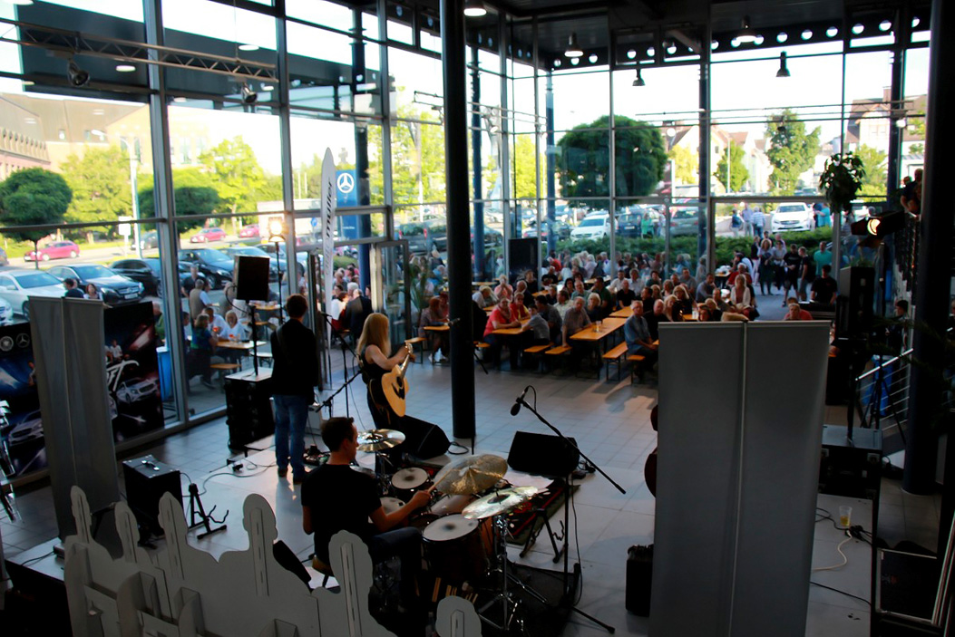 Fotos dieser Veranstaltung: InnenHofKonzert Christine set the scene Tag der Franken