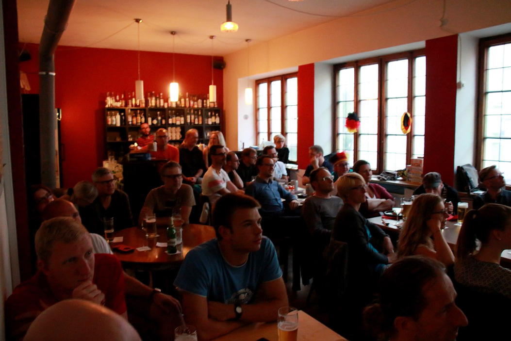 Fotos dieser Veranstaltung: Public Viewing EM Deutschland Frankreich Trompeter,Buttler\'s, Rossini,KKH, Treffpunkt
