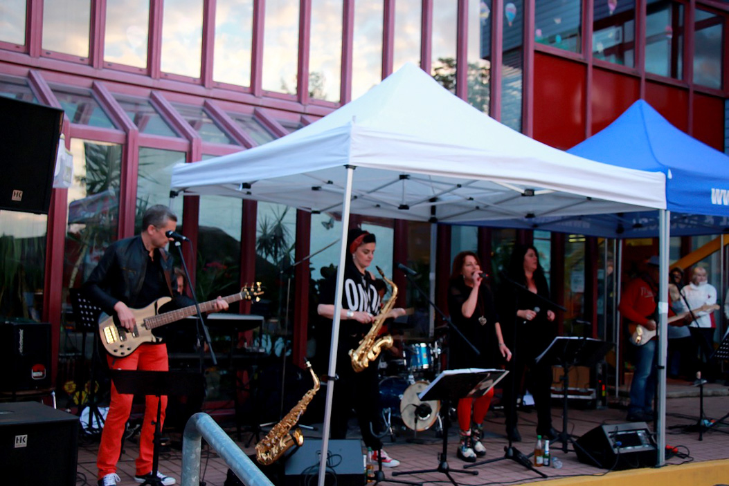Innenhof Konzert Krötenbruck mit HOT STUFF