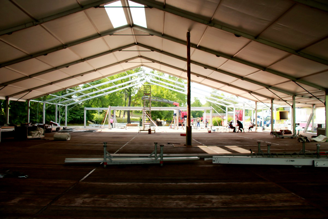 Fotos dieser Veranstaltung: Volksfestaufbau Die Halln