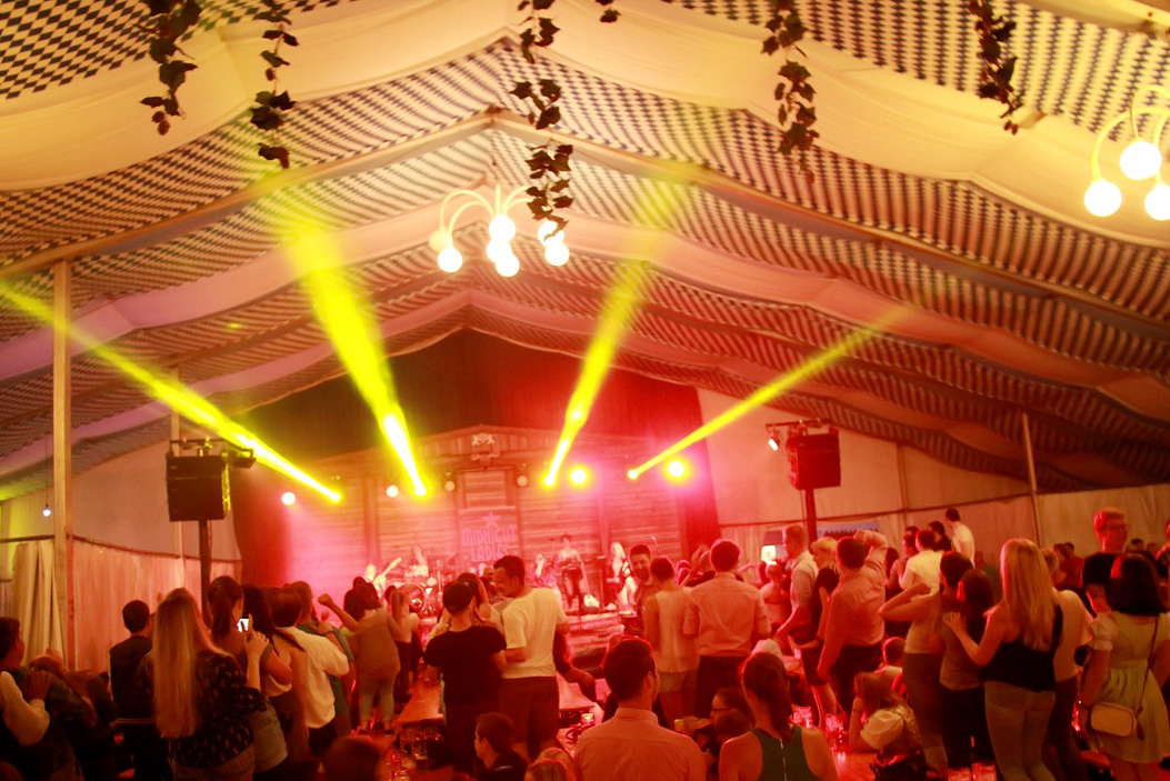 Fotos dieser Veranstaltung: Wiesenfest Schwarzenbach Saale mit Midnight Ladies
