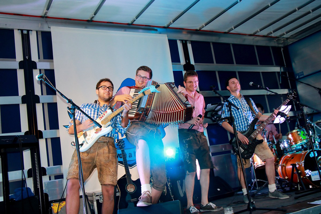 Wiesla Sportfest Sportfest Livemusik Blaue Zipfel