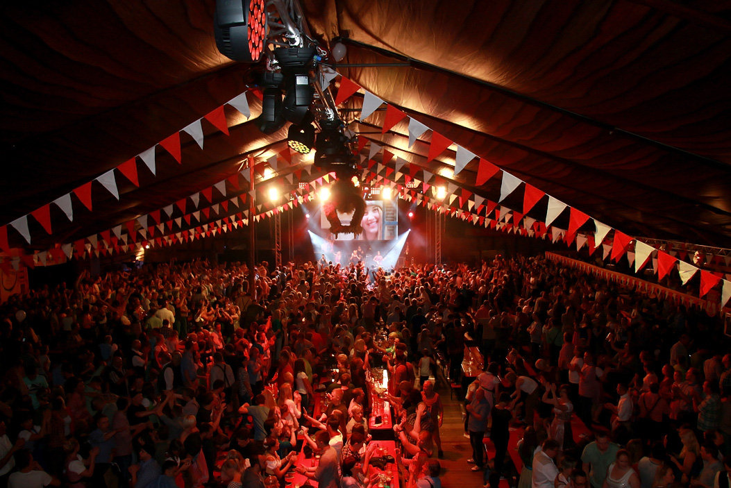 Fotos dieser Veranstaltung: Hofer Volksfest 2016 Tag der Sparkasse Isartaler Hexen