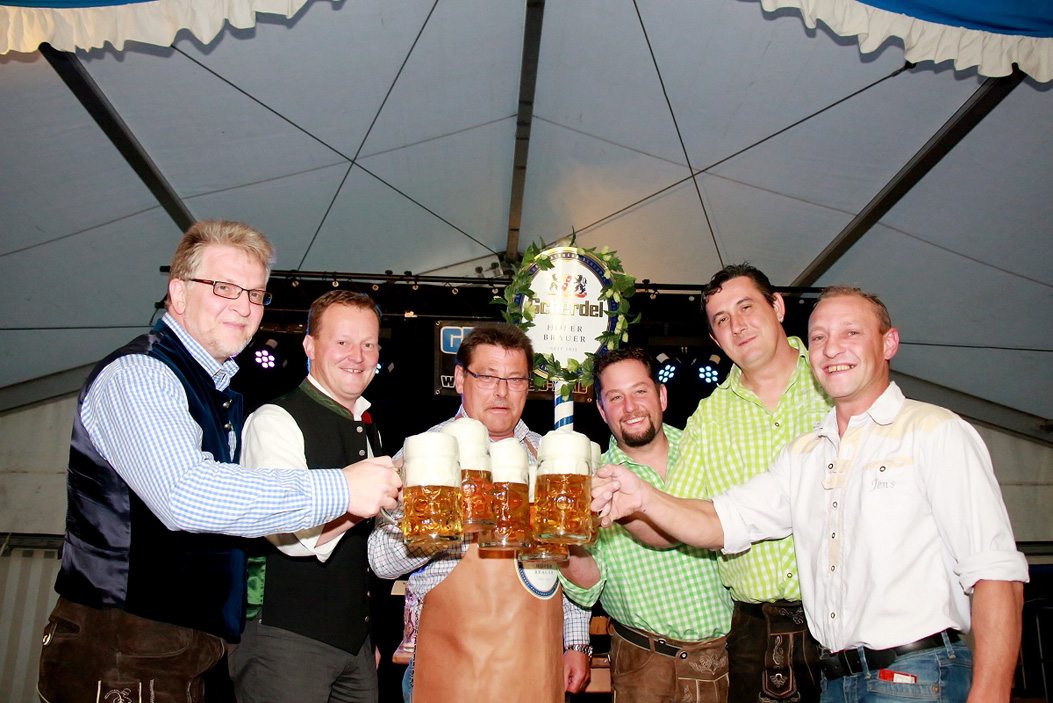 Festeröffnung mit Festanstich Stefan Müller 1. Gattendorfer Oktoberfestla