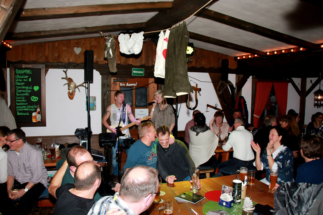 Fotos dieser Veranstaltung: Skihütten Party mit Enzo (Lorenz) und Claudia Hofer Skihütte