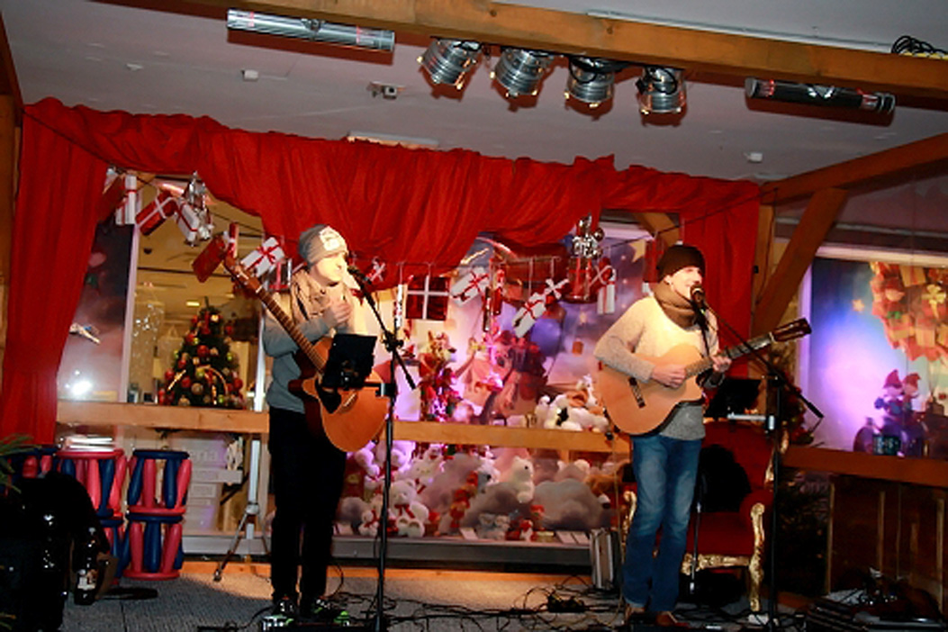 Fotos dieser Veranstaltung: Hofer Weihnachtsmarkt Play again sam Light 5.12.16
